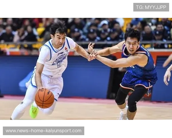 卡内罗连续腰腹重击让对手难以招架